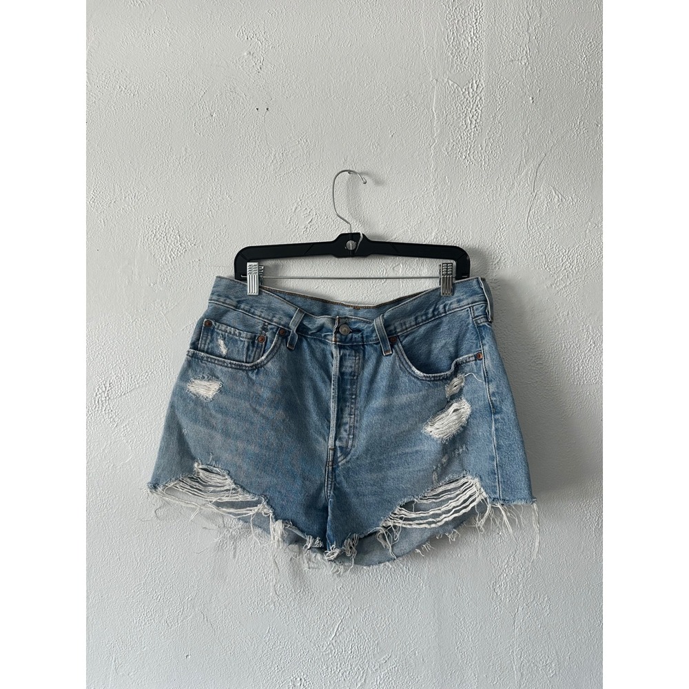 Levis 501 Womens Light Wash Distressed Cut Off Denim Shorts Size 32‎ Button Fly